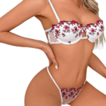 Ensemble de lingerie raffiné en tulle brodé avec armature pour un maintien optimal et une allure élégante