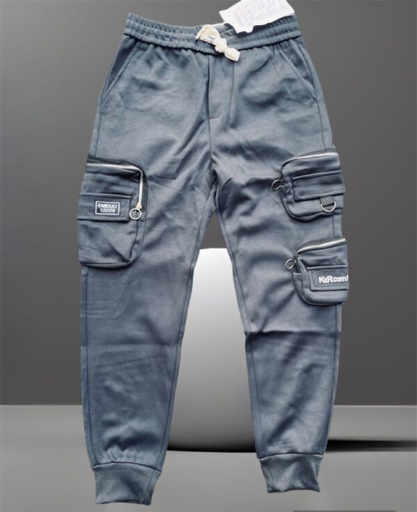 Pantalon cargo gris cendre pour homme – Pratique et stylé, idéal pour les activités de plein air, les sorties décontractées ou le quotidien.