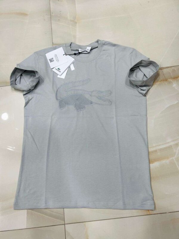 T-Shirt Homme Givenchy Coupe Regular Gris Cendre - Élégance Décontractée et Confort Optimal pour un Look Moderne et Sophistiqué en Toute Saison – Image 3