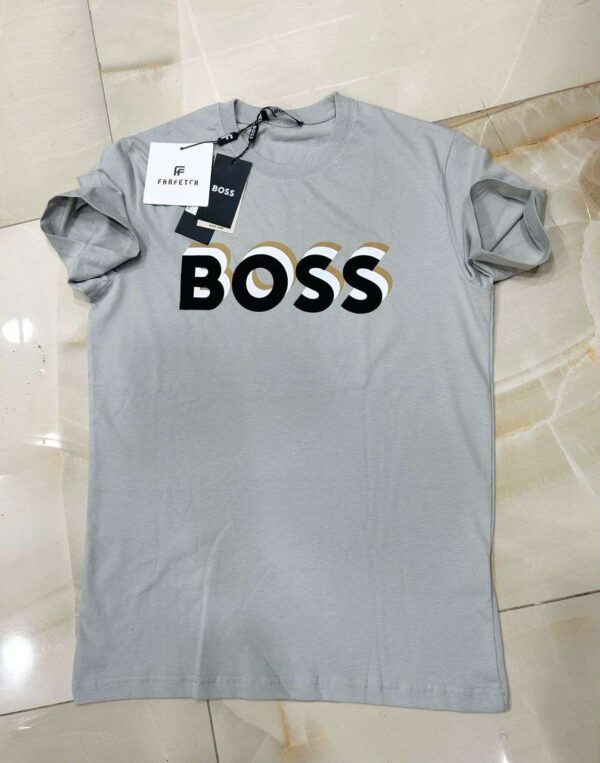 T-Shirt Homme Givenchy Coupe Regular Gris Cendre - Élégance Décontractée et Confort Optimal pour un Look Moderne et Sophistiqué en Toute Saison – Image 4