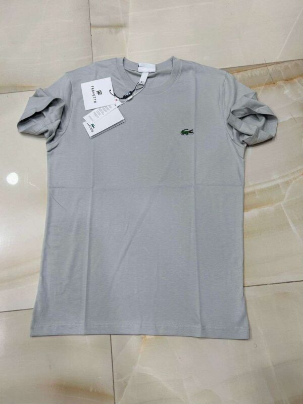 T-Shirt Homme Givenchy Coupe Regular Gris Cendre - Élégance Décontractée et Confort Optimal pour un Look Moderne et Sophistiqué en Toute Saison – Image 5