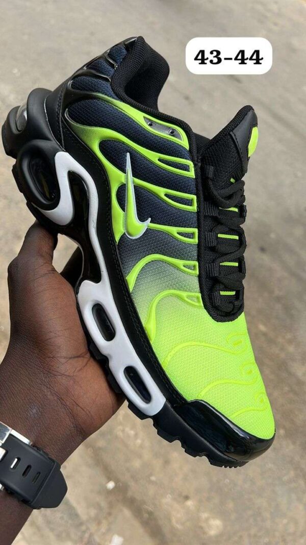 Baskets épaisses - Chaussures de sport pour un confort maximal et un style audacieux. Idéales pour le sport ou un look streetwear moderne, avec un excellent amorti. – Image 2