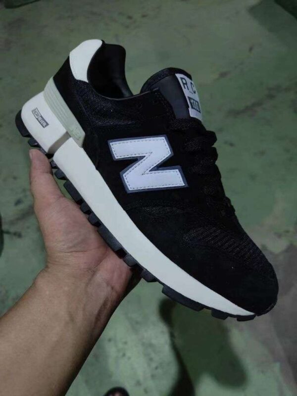 Chaussures New Balance pour hommes : confort, style et performance. Idéales pour le sport et le quotidien, avec un design moderne et un soutien exceptionne