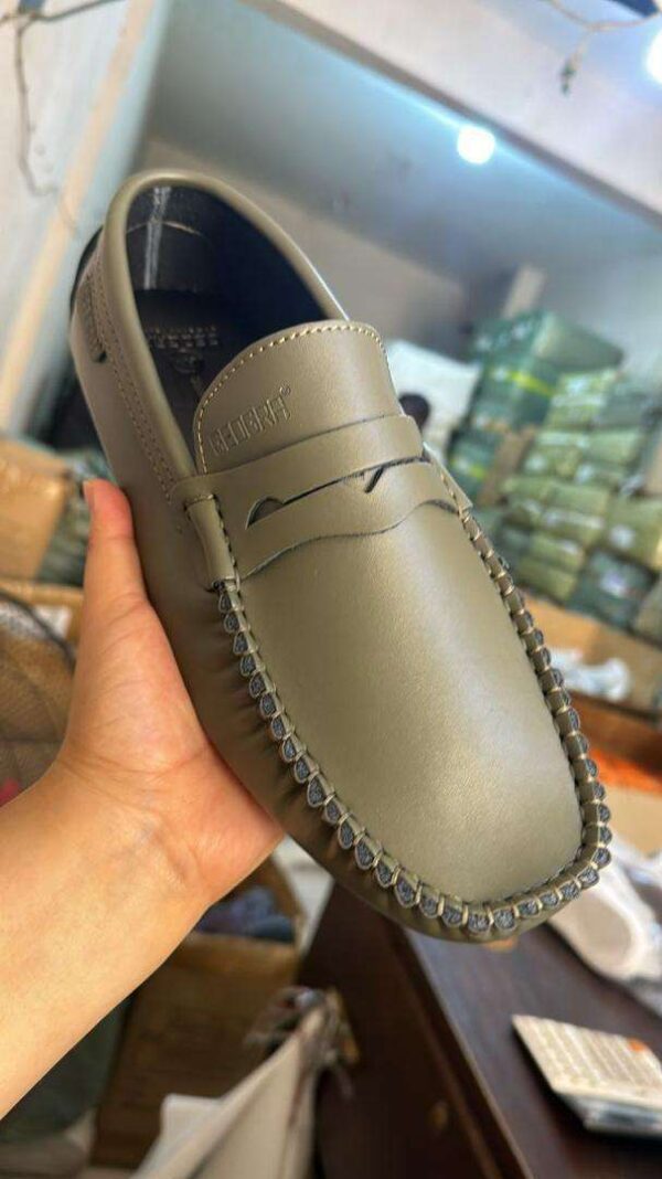 Mocassins pour hommes : élégance et confort en toutes circonstances. Parfaits pour un style raffiné au bureau ou en sortie, avec un design classique intemporel. – Image 3