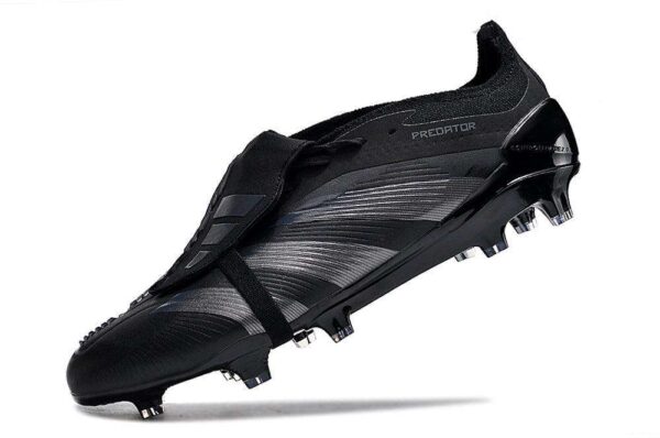 Predator - Chaussures de football : maîtrise et contrôle total. Crampons conçus pour une précision ultime sur le terrain, alliant puissance, adhérence et confort. – Image 5