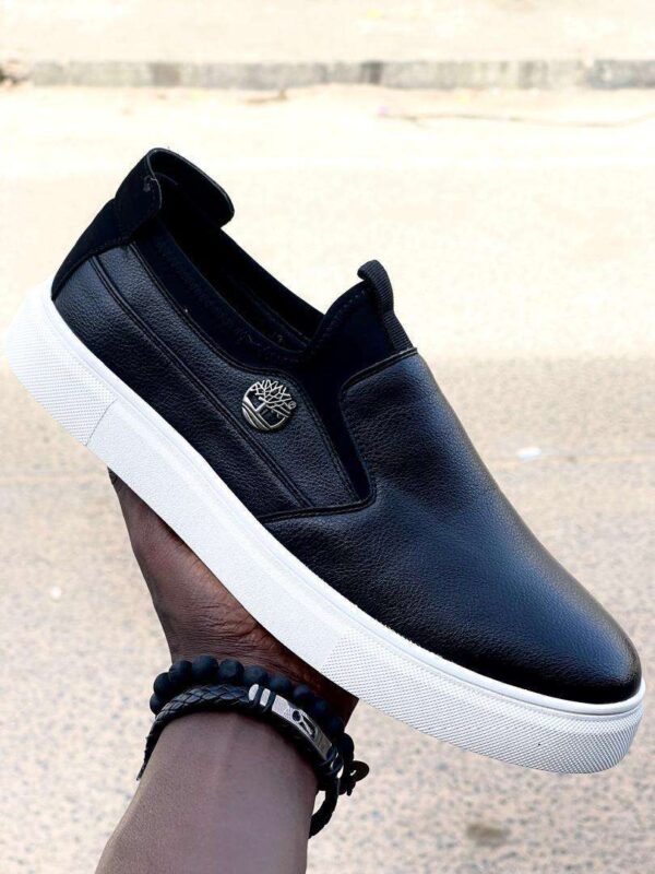Mocassins élégants pour hommes : style intemporel et confort inégalé. Parfaits pour le travail ou les sorties décontractées, ils s’adaptent à toutes vos tenues. – Image 2