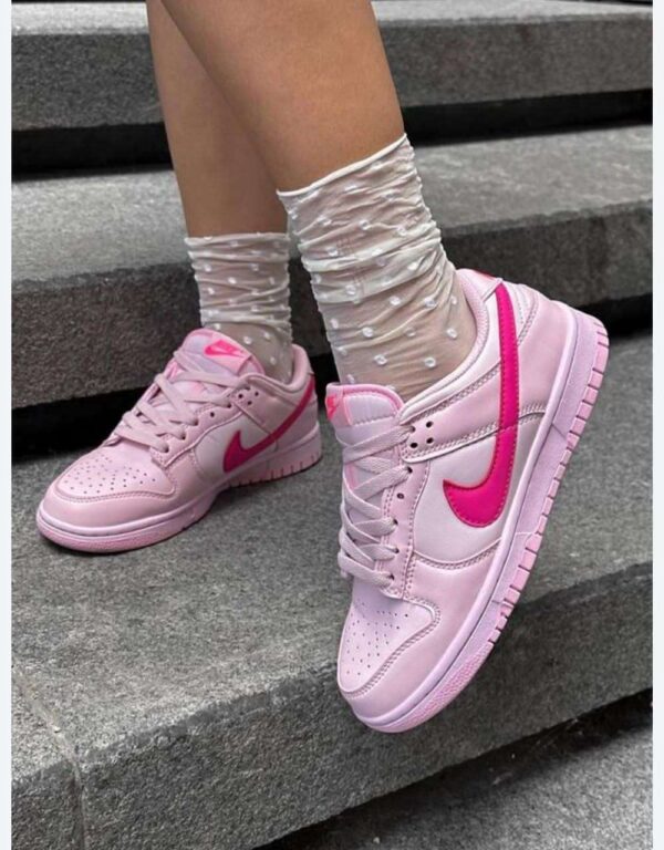 Nike Air Force 1 Rose : l'alliance parfaite de confort et d'élégance, offrant une touche de couleur tendance pour un style décontracté et chic. – Image 2