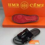 Sandale Plate Noire pour Homme - Confortable et Élégante, Parfaite pour les Journées d'Été, les Sorties Décontractées et les Vacances.