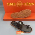 Sandale Plate Marron Hermès - Élégante et Confortable, Parfaite pour les Événements Décontractés et les Sorties Estivales, Artisanat de Luxe