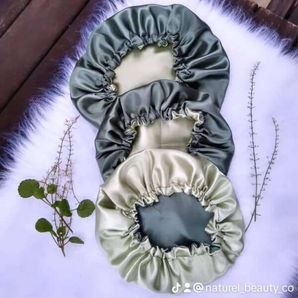 Bonnet en satin – Protection douce pour vos cheveux – Évite les frisottis et les cassures – Confortable et élégant – Idéal pour la nuit et les soins capillaires