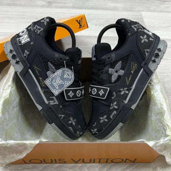 Louis Vuitton Trainer - Sneakers Noires avec Motifs Iconiques, Style Urbain, Confort Optimal, Cuir de Haute Qualité, Design Élégant, Parfaites pour Toutes Occasions.
