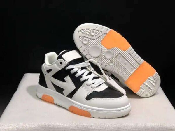 Sneakers Urban Style - Modèle Noir et Blanc avec Détails Orange, Confort Optimal, Idéal pour le Sport et la Vie Quotidienne, Design Moderne et Tendance.