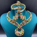 Élégant Ensemble Collier en Zircon : Brillance et Sophistication pour Toutes Occasions