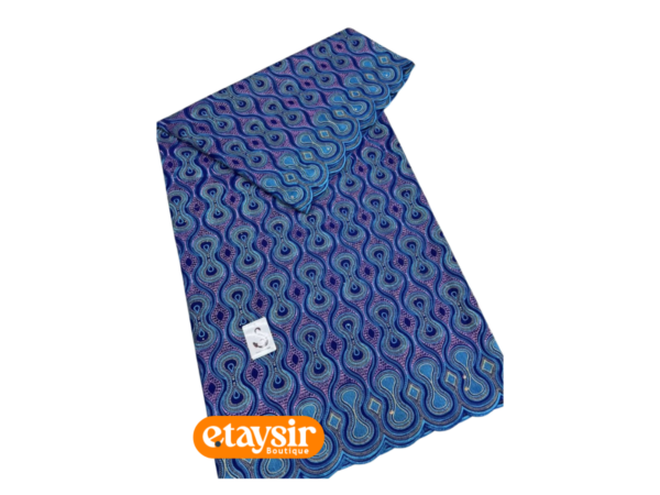 Tissu Brodé – Motif Ondulé Bleu et Fuchsia – Image 3