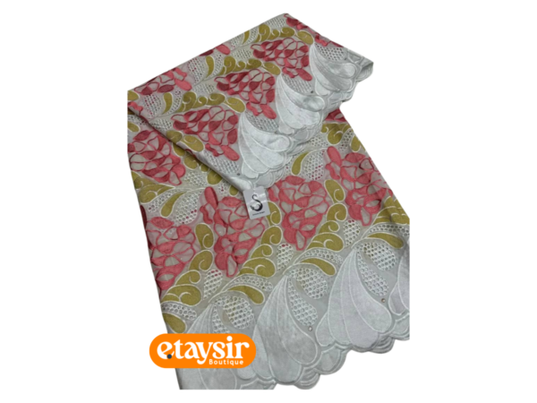 Brodé Multicolore – Motifs Floraux Élégants