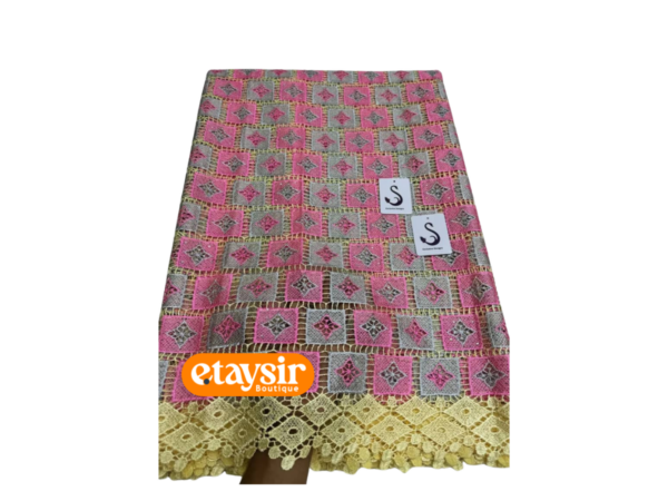 Dentelle Guipure Carrée Multicolore – Finition Jaune Dorée
