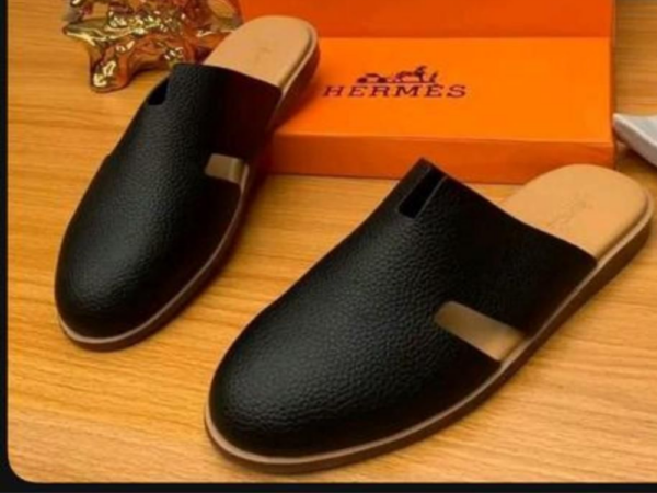 Sandales Hermès Classiques en Cuir Noir